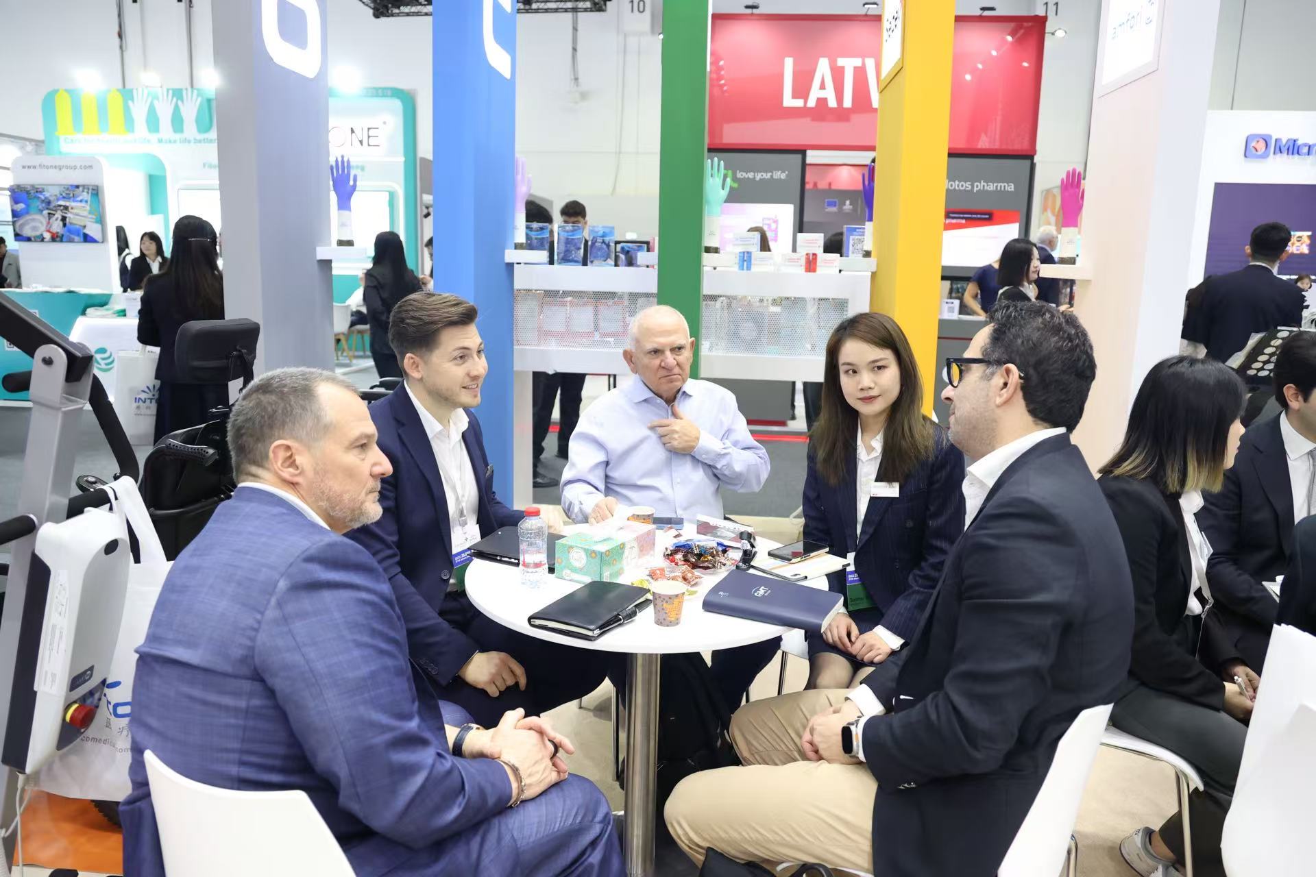 590����֮���¼���ҽ���ڱ���չ����չ���˶���������������׿ԽƷ�ʵĲ�Ʒ