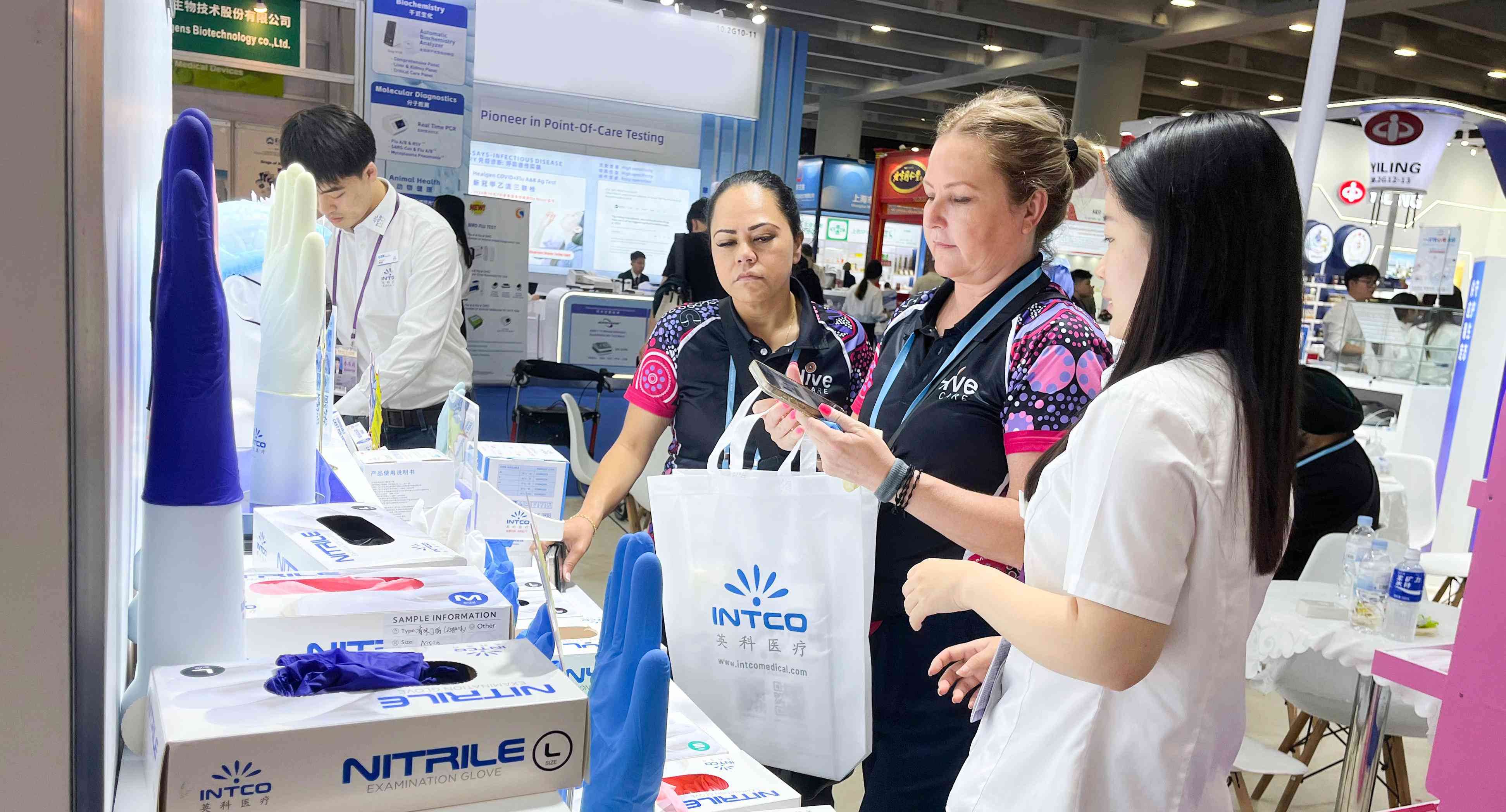 590����֮���¼���ҽ�Ƽ���չʾ��һ�������ס����Ρ����ȷ��������������ǲ�Ʒ